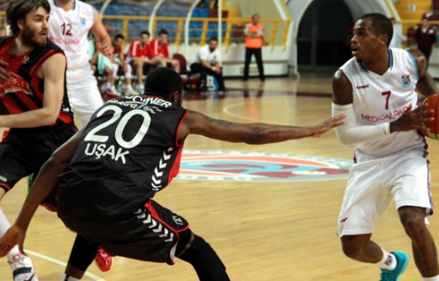 Trabzonspor, Muratbey Uşak Sportif'e fark attı