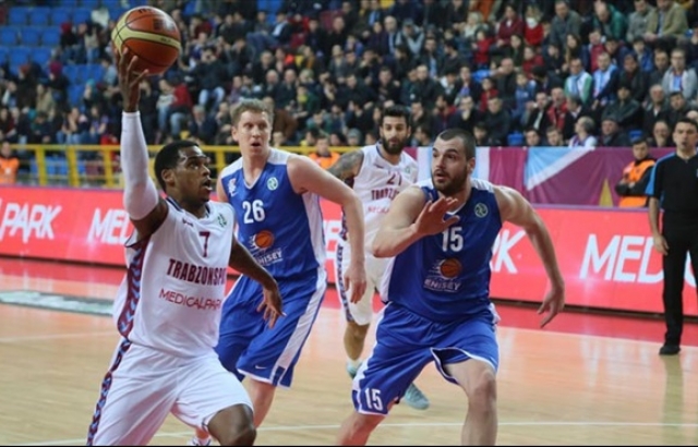 Trabzonspor Rusya'da galibiyet peşinde