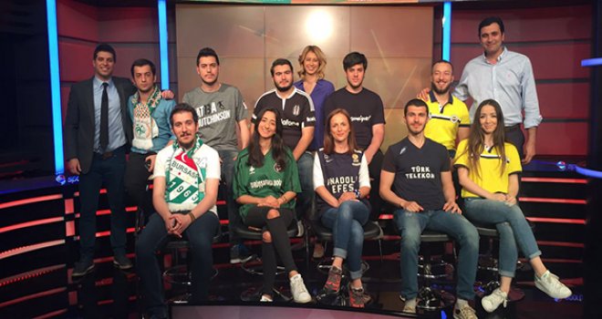 Tribüne Renk Kat'a Alper Yılmaz konuk oldu