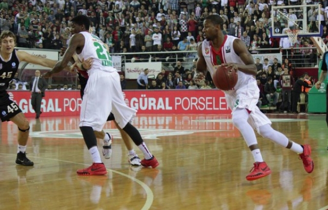 Türk gecesinde Pınar Karşıyaka güldü