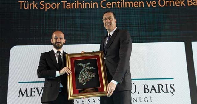 Türk Spor Tarihinin Centilmen ve Örnek Başkanı Ödülü Harun Erdenay'ın