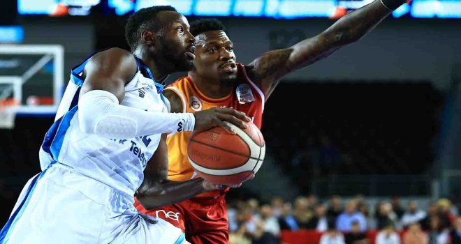 Türk Telekom 1-0 öne geçti