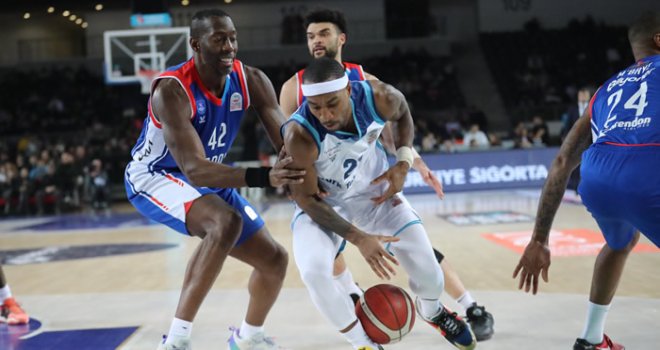 Türk Telekom, Anadolu Efes'i farklı geçti