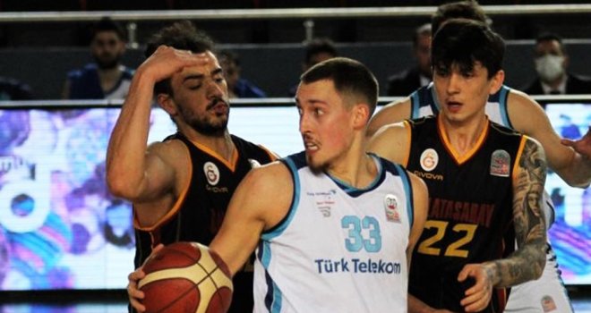 Türk Telekom geriden gelerek Galatasaray'ı geçti