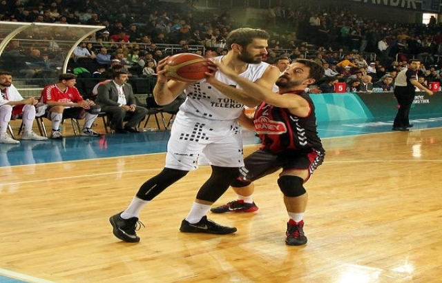 Türk Telekom, Uşak'ın hattını kesti