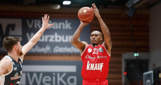 Türk Telekom'a ABD'li kısa forvet 