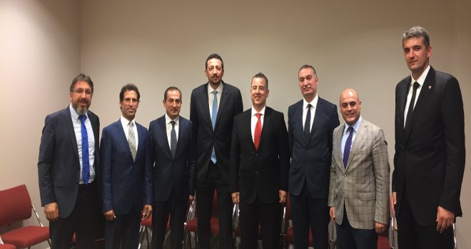 Türk Telekom'un yeni yönetimi TBF Başkanı Türkoğlu'nu ziyaret etti