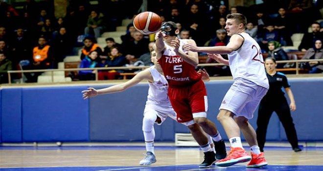 U16 Millilerimiz farklı galip, U15 Millilerimiz farklı mağlup