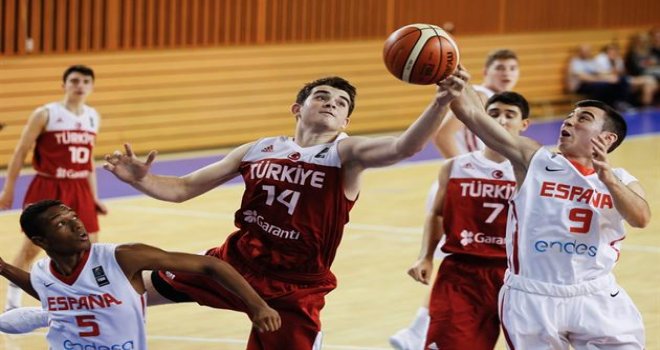U16 Yıldız Millilerimiz İspanya'ya kaybetti...