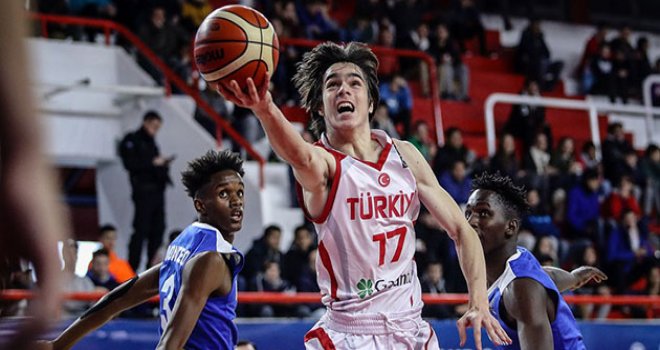 U17 Erkek Milli Takımı'ndan Dominik'e 33 fark