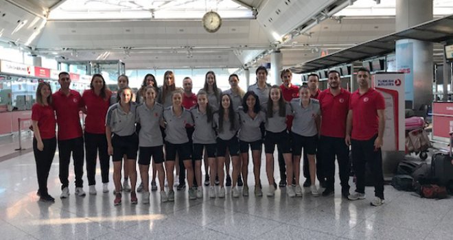U18 Genç Kızlar Fransa'ya gitti