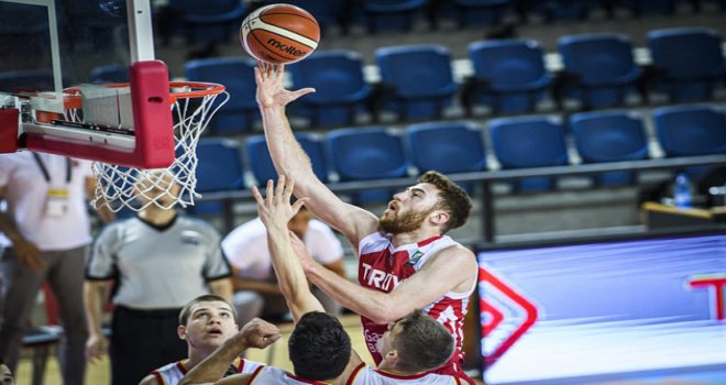 Ümit Erkek Milliler Karadağ'ı geçti