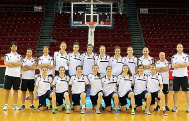 ÜMİT KIZLAR İSPANYA'YA KAYBETTİ