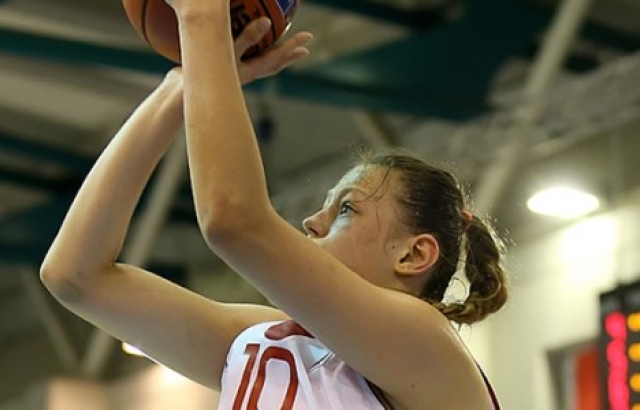 ÜMİT KIZLARIMIZ GRUBUNU NAMAĞLUP BİTİRDİ