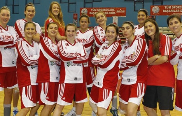 ÜMİT KIZLARIMIZ RUSYA GALİBİYETİYLE BAŞLADI