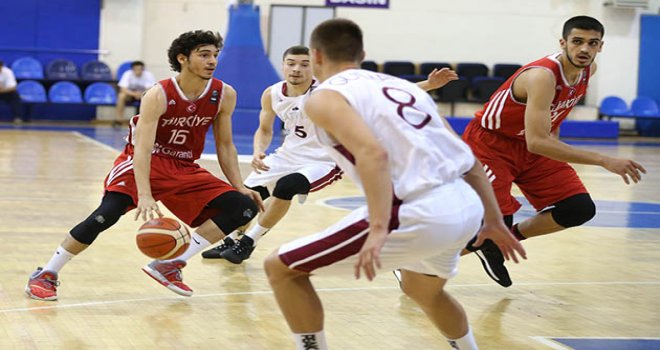 Ümit Millilerimizden Letonya'ya farklı tarife