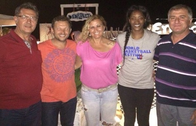 Urla Gençlik, Amerikalı Mariah King'e kavuştu...