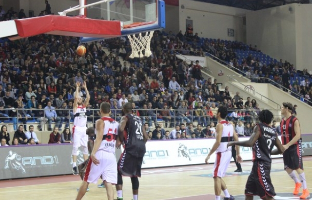 Uşak Sportif çıkışını Eskişehir'de sürdürdü