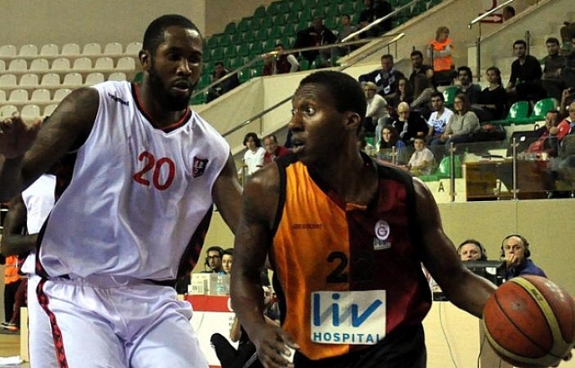 Uşak Sportif, Galatasaray'a fark attı