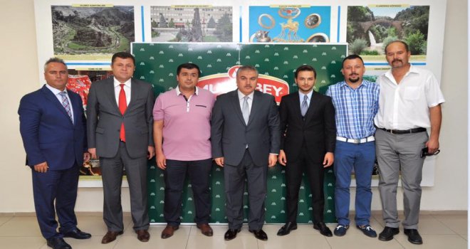 Uşak Sportif, Muratbey ile imzaladı...