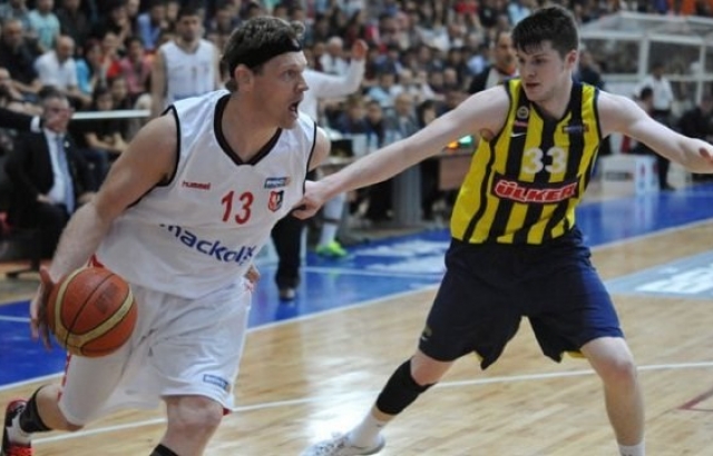 UŞAK SPORTİF WARREN VE ZUPAN'I TUTTU