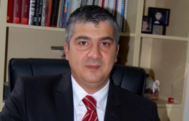 Ustaoğlu: Sahada başaramadıklarını masada alma derdindeler