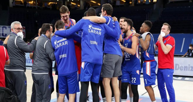Ve Anadolu Efes Final-Four'da