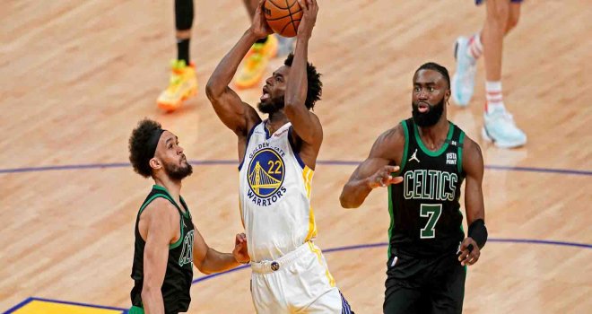 Warriors kupanın bir ucundan tuttu...