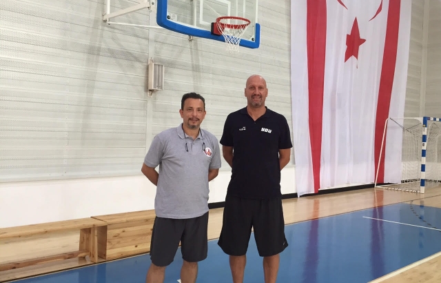 Yakın Doğu Üniversitesi antrenörüne kavuştu...