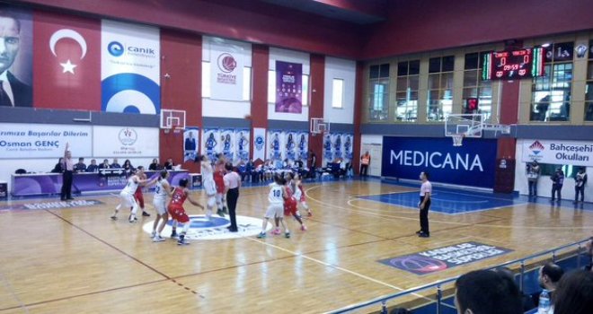 Yakın Doğu Samsun Canik Belediye'yi zorladı ama deviremedi