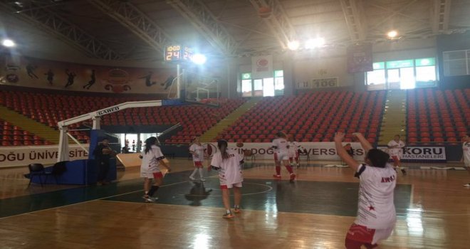 Yakın Doğu Üniversitesi Orduspor karşısında zorlanmadı