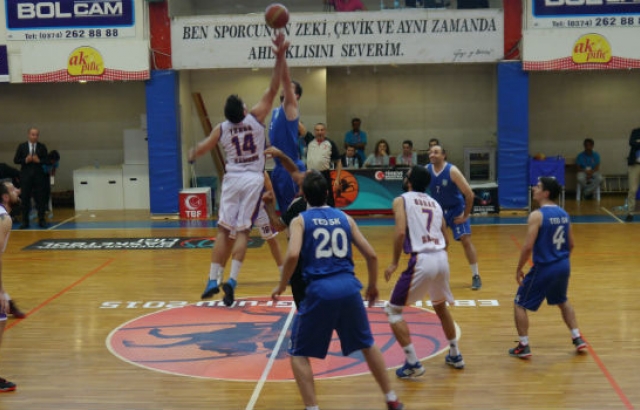 Yalova Belediyesi, T.E.Dağcılık'ı yendi