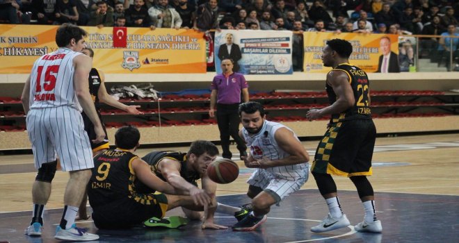 Yalova Group Belediyespor evinde galip