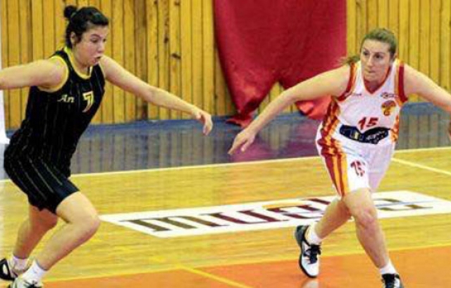 Yalova VIP'ten 4 imza...