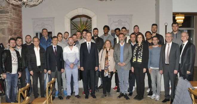 Yaşar Holding?den Pınar Karşıyaka?ya kutlama ve moral yemeği