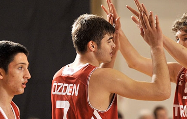 Yıldız Erkekler Bosna'yı farklı yendi