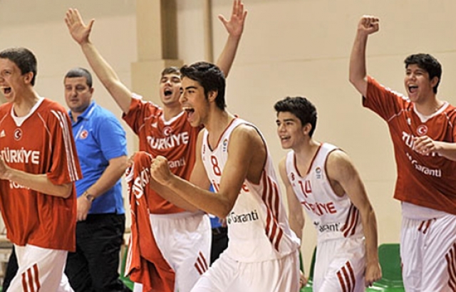 Yıldız Erkekler çeyrek finali garantiledi