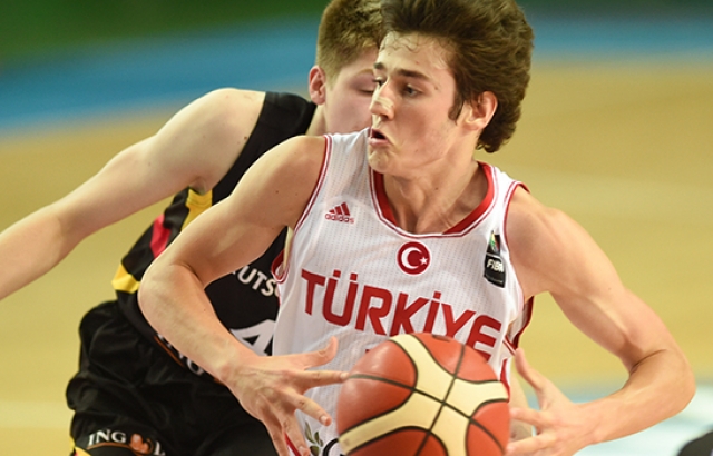 Yıldız Erkeklerimiz İspanya karşısında