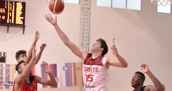 Yıldız Erkeklerimiz mağlubiyetle başladı