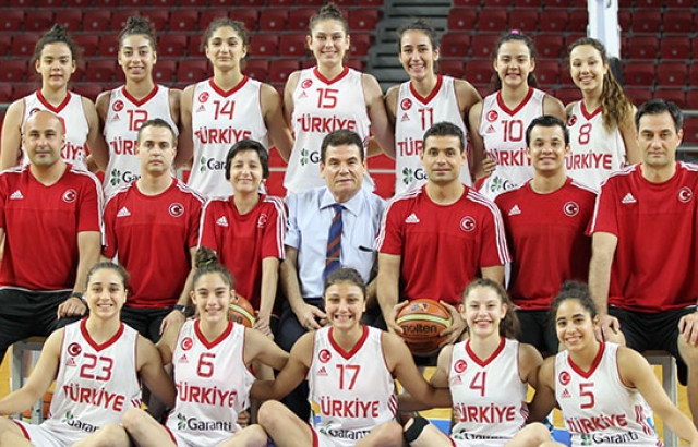 Yıldız Kızlarımız İtalya'ya kaybetti