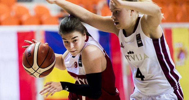 Yıldız Kızlarımız Letonya'ya karşı mağlup...