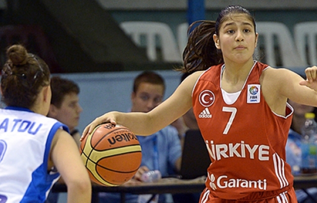 Yıldız Kızlarımız Macaristan'a yenildi