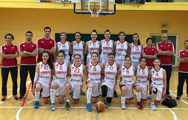 Yıldız Kızlarımız Polonya'ya kaybetti ikinci oldu