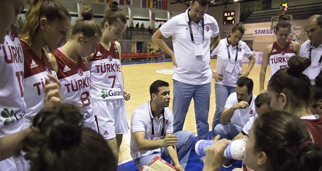 Yıldız Kızlarımız Rusya karşısında 