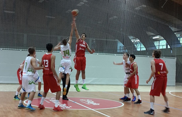 Yıldız Millilerimiz Slovenya'yı yendi