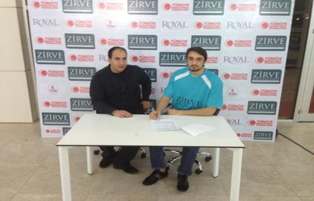 Zirve Üniversitesi transfere doymuyor...