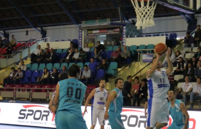 Zirve'yi yenen Acıbadem 2'de 2 yaptı